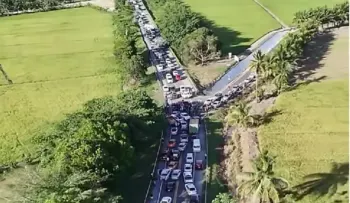 Comunitarios bloquean Autovía del Nordeste en Nagua por desaparición de joven hace 11 días