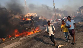 Suman 215 número de muertos en atentado con camiones bomba en Somalía