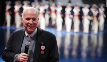John McCain representa la dignidad en la política de EE.UU.