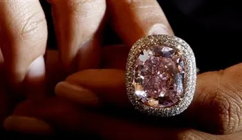 Venden diamante rosa por 28,5 millones de dólares en Ginebra