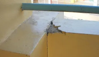 Temblor agrieta varias escuelas en Barahona, glorieta del parque sufre daños