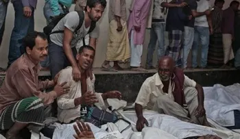 31 muertos al hundirse ferry en Bangladesh 