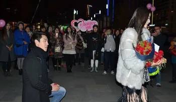 Rechaza propuesta de matrimonio porque el diamante era muy pequeño (VIDEO)