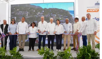 Abinader inaugura carretera Enriquillo-El Higüero