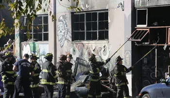 Aumenta el número de muertos por incendio en edificio de Oakland