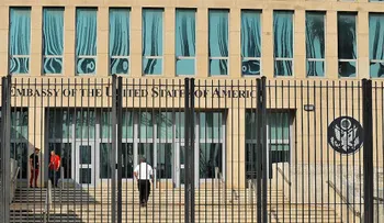 EE.UU. evalúa cerrar embajada en Cuba por ataques acústicos