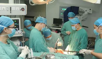 Un hombre sobrevive luego de traspasarle la cabeza una barra metálica