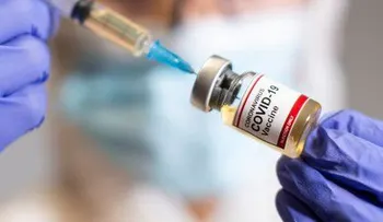 "El virus estará con nosotros durante los próximos 10 años", dice uno de los creadores de la vacuna