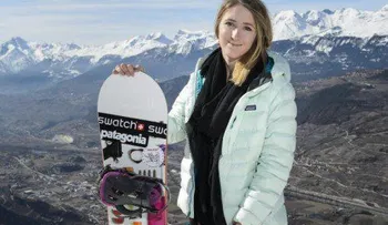 Fallece campeona mundial de snowboarder en avalancha mientras filmaba película
