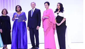 Mirex entrega premio Oscar de la Renta a Augusto Taveras
