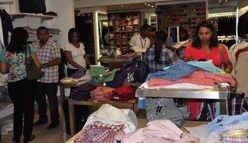 Tiendas abarrotadas por Día de los Padres