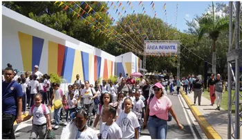Feria Internacional del Libro recibe a miles de asistentes