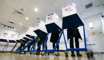 El control de las Cámaras en EE.UU., pendiente tras resultados muy ajustados