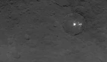 La NASA publica imágenes de una pirámide misteriosa en el planeta enano Ceres 