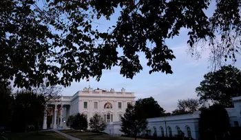 Casa Blanca sigue de cerca posible brote de peste en Rusia tras muerte de técnica de laboratorio en Siberia