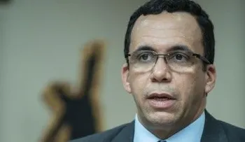 Ministro dice que no habrá aumento salarial para los profesores este año