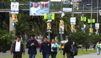 Ecuatorianos reflexionan su voto y CNE pule detalles para comicios de domingo