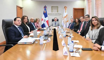 Valdez Albizu recibe al consejo de directores de LIDAAPI