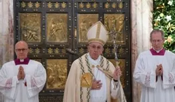 Papa Francisco: "Sólo el amor de la misericordia sirve para vencer...el pecado, la muerte y el miedo" (VIDEO)