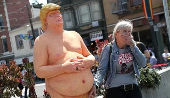Subastan estatua de Trump desnudo en más de 20.000 dólares