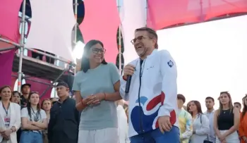 Delcy Rodríguez y Rafael Lacava se unen al trend viral "Dame hombro" durante visita a Carabobo