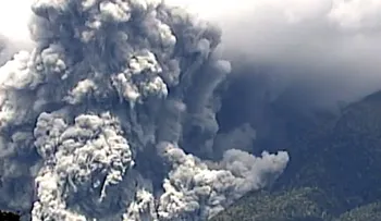 Bajo las cenizas del volcán Ontake