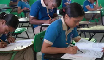 Trabajo, embarazo y tareas del hogar: las razones detrás del ausentismo escolar en República Dominicana
