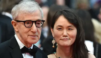 Esposa de Woody Allen rompe su silencio para defender al director y acusar a Mia Farrow de abusos emocionales y físicos