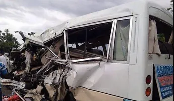 Un rebase chófer autobús habría provocado fatal accidente; 13 muertos y 24 heridos