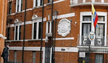 Policía británica â??baja la guardiaâ? a Julian Assange