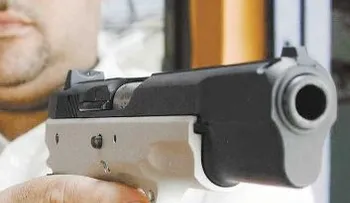 Hieren médico en la cabeza y le roban yipeta