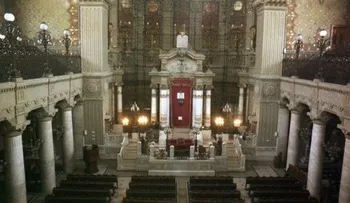 Papa visita sinagoga en señal de amistad
