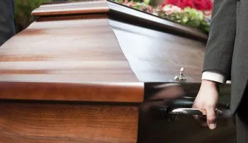 Una mujer con diez días de muerta da a luz en el ataud y deja atónitos a trabajadores de la funeraria