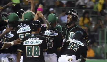 Estrellas acaban con los Toros y ganan 13 por 1, primer partido de la Serie Final