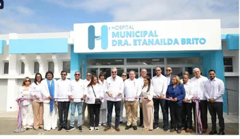 Abinader inaugura emergencia de hospital, escuelas y cancha en Las Guáranas