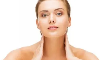 Cómo quitar las arrugas del cuello