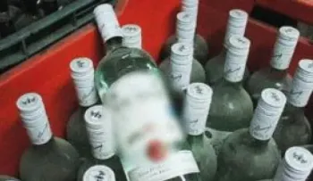 Al menos 24 personas mueren por consumir alcohol adulterado en la India