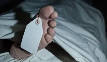 9 estudiantes de medicina suspendido por llevar un muerto a una fiesta