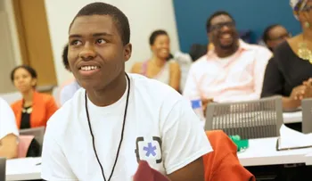Una computadora cambió la vida de este adolescente de Harlem