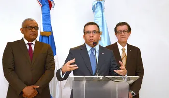 Ministro de Educación, Andrés Navarro invita profesores a una reunión el lunes