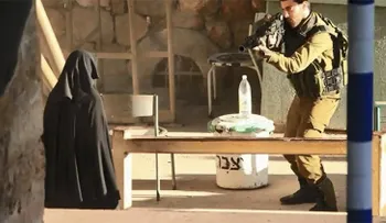 Soldados israelíes disparan a una joven palestina 10 veces y la dejan morir en la calle