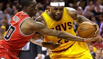 LeBron y Curry, en  primer equipo NBA