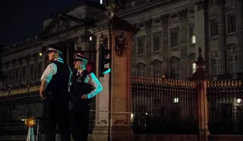Arrestan a un hombre en el Palacio de Buckingham tras atacar a policías