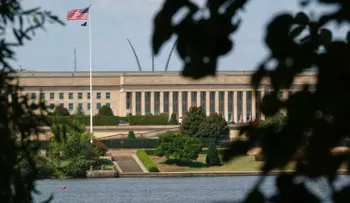Empleados despedidos de Stars and Stripes demandan al Pentágono por violaciones a la Primera Enmienda