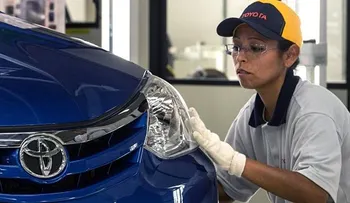 Toyota da la espalda a los robots y empieza a sustituirlos por personas 