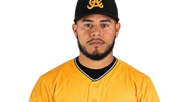 Águilas refuerzan su pitcheo con el regreso del zurdo Oscar Rayo