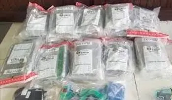 Apresan tres hombres y una mujer por decomiso 29 paquetes de marihuana en Santo Domingo Este