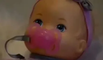 Su hijo de 3 años dice que oye voces y sus padres descubren algo terrible