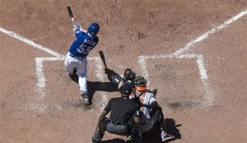 Russell Martin pega jonrón de 3 carreras y Azulejos vencen a Orioles