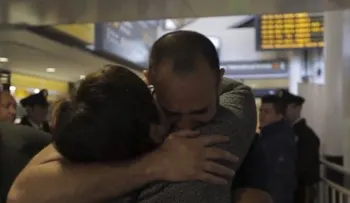 Una increíble historia: Madre se reencuenta con su hijo que le robaron al nacer